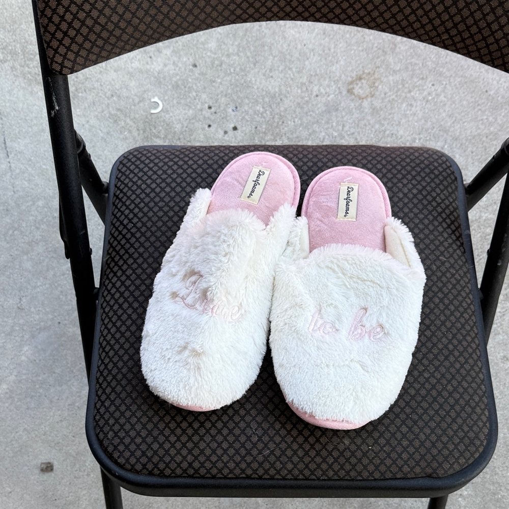 Dearfoams White and Pink Plush Slippers